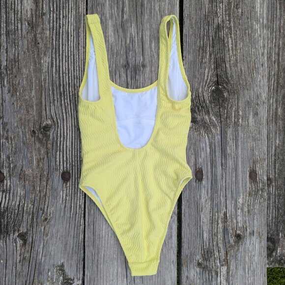 Hurley Swimsuit One Piece Yellow Ribbed - Picture 2 of 7